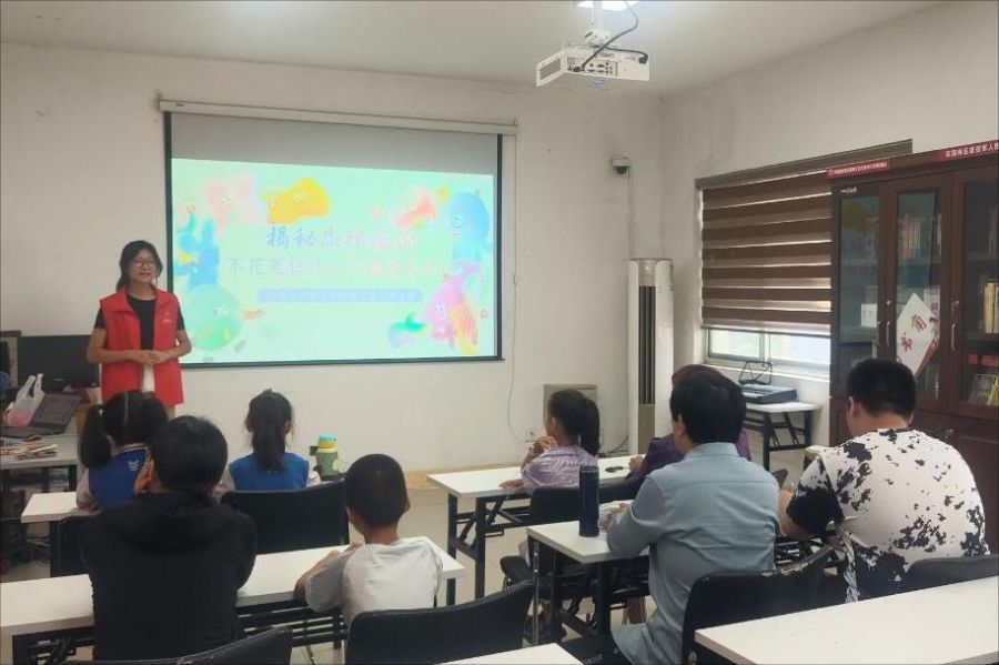 山東大學(xué)經(jīng)濟(jì)學(xué)院“煙火溢價(jià)解密團(tuán)”走進(jìn)社區(qū)商圈——開(kāi)展品牌溢價(jià)科普調(diào)研