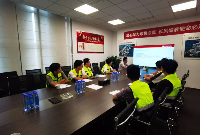 筑牢安全防線，護(hù)航實(shí)踐征程——"電亮未來"配電工程實(shí)踐隊(duì)開展安全教育培訓(xùn)