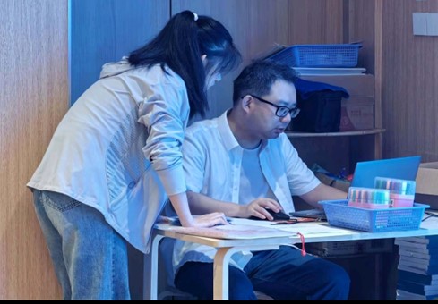 開(kāi)展英語(yǔ)繪本閱讀實(shí)踐，以趣味教學(xué)助兒童成長(zhǎng)——南京師范大學(xué)泰州學(xué)院“紅心研墨”暑期社會(huì)實(shí)踐紀(jì)實(shí)（9）