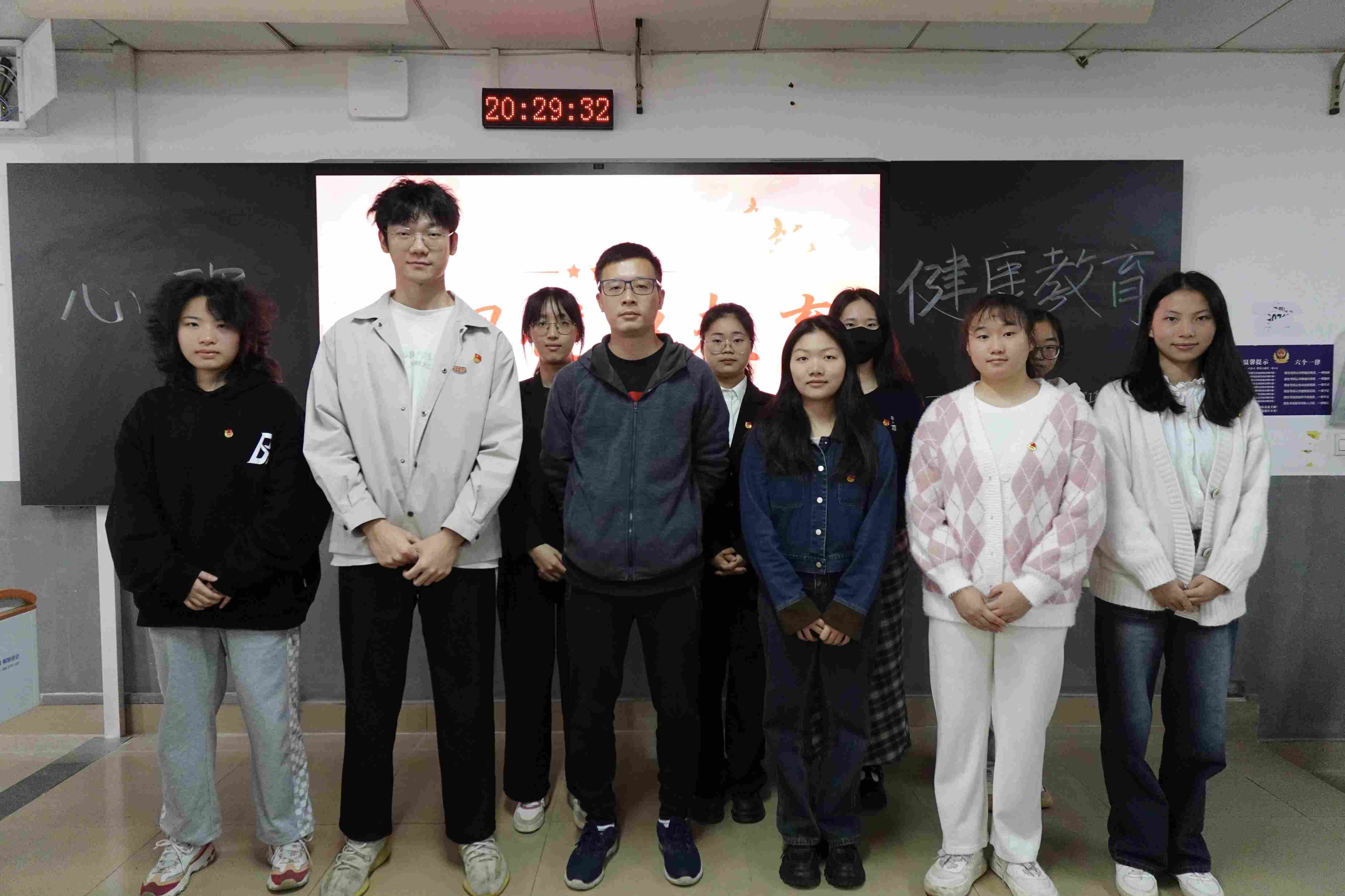 湖南師范大學樹達學院第十三期先鋒團校經(jīng)管系、理工系分校舉行第五次技能培訓(xùn)