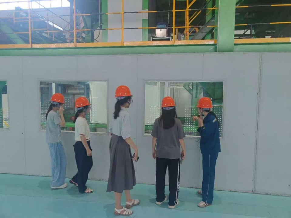 趙都綠韻 經(jīng)智煥新 | 鋼水淬綠 智繪新篇——山東大學(xué)經(jīng)濟(jì)學(xué)院赴新金萬利調(diào)研紀(jì)實(shí)