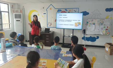 童夢(mèng)同航護(hù)安成長(zhǎng)，安財(cái)學(xué)子情系沈圩，共繪暑期安全創(chuàng)意畫卷