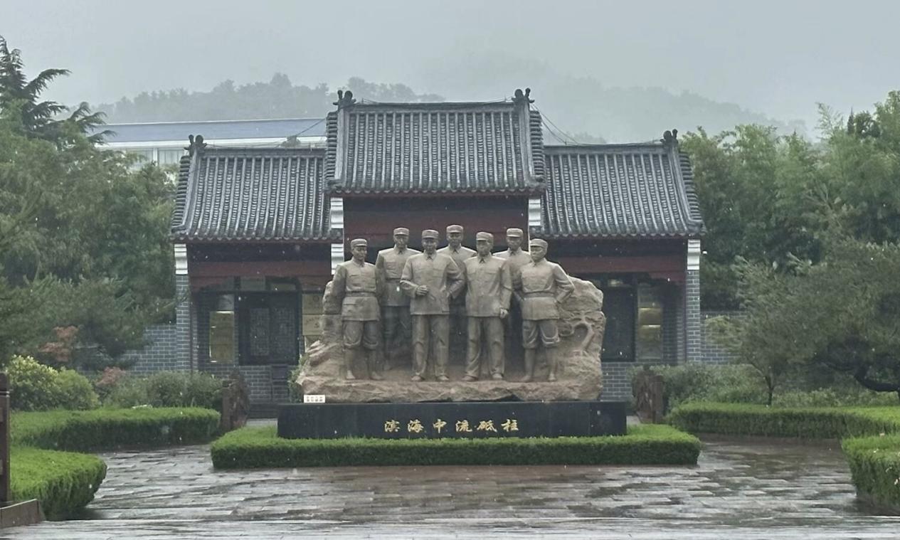 名垂千史，績載春秋