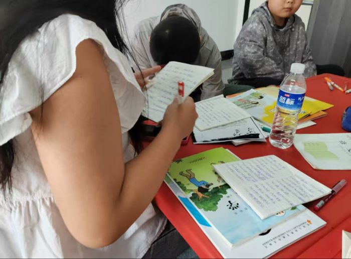 從畫布到心田：藝術(shù)志愿服務(wù)的溫暖傳遞