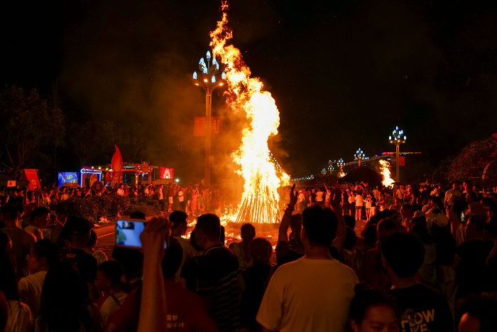 圖片合集 長(zhǎng)安大學(xué)赴四川綿陽涼山“同心共筑中國夢(mèng)·民族團(tuán)結(jié)潤(rùn)千村”暑