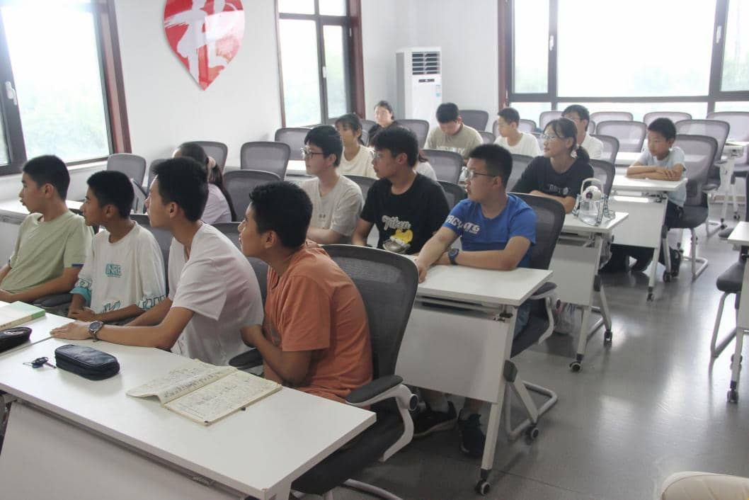 “E 在巖外”實踐團：提升全民素質(zhì)，點亮計算機科學(xué)之光