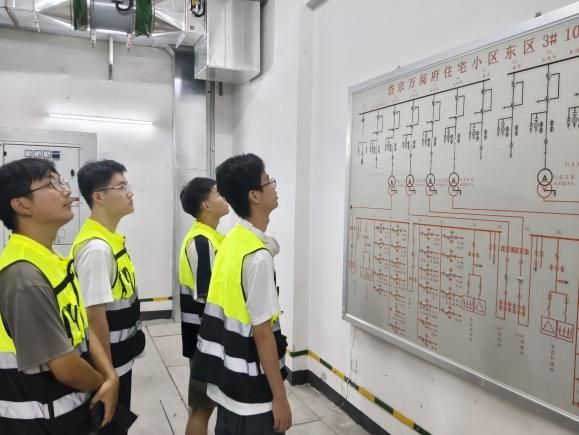 山東大學(xué)“電亮未來(lái)”實(shí)踐團(tuán)赴泰安岱宗萬(wàn)閱府變電站