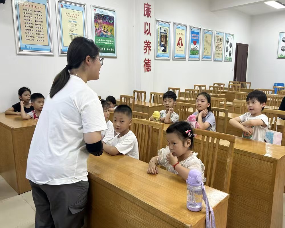 英文趣課堂，點亮暑期光——南京師范大學(xué)泰州學(xué)院“紅心研墨”暑期社會實踐紀(jì)實（4）”