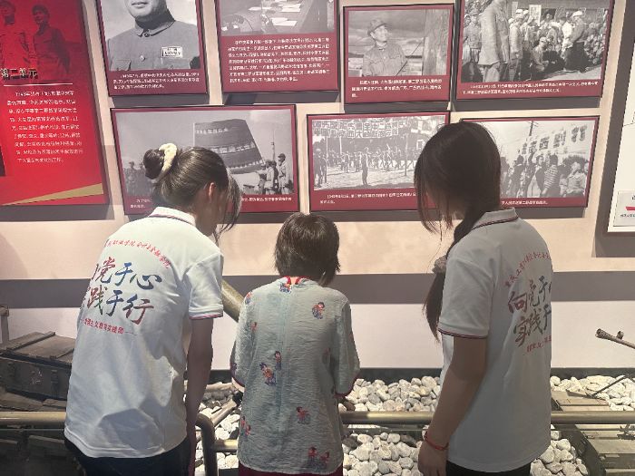 重慶工商職業(yè)學(xué)院學(xué)子走進(jìn)劉伯承紀(jì)念館 汲取紅色奮進(jìn)力量