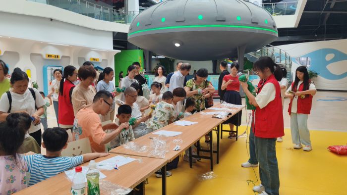 辨食品安全，學合理膳食——南京師范大學泰州學院“紅心研墨”暑期社會實踐紀實（2）