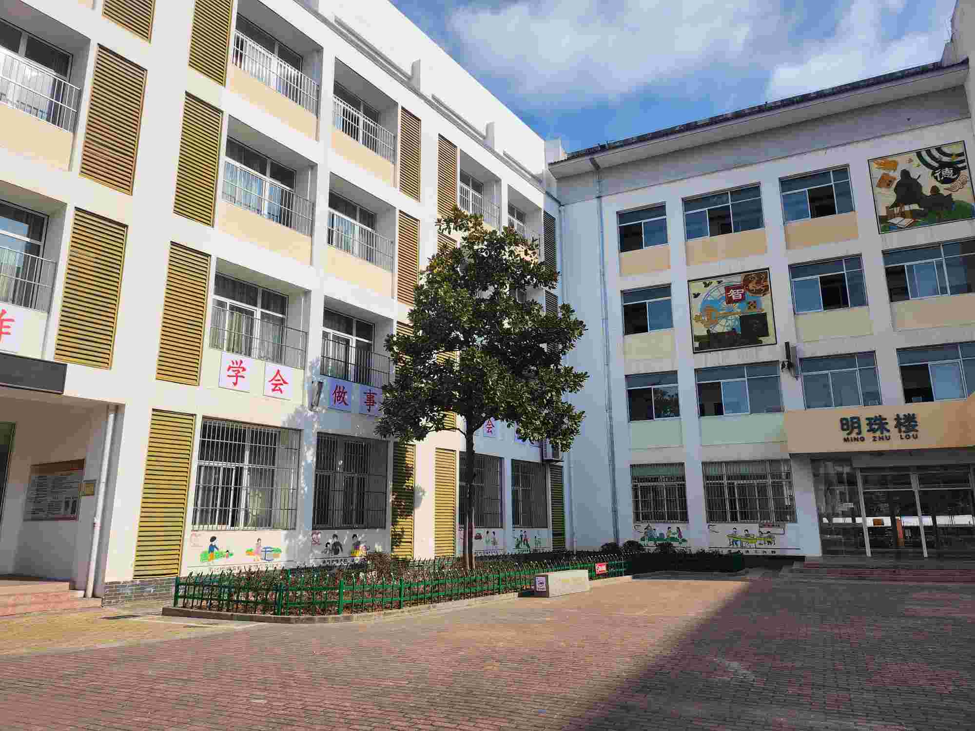 山東大學(xué)（威海）“藝”旅彰文團(tuán)隊(duì)在貴池區(qū)探索農(nóng)民畫(huà)美育新路徑