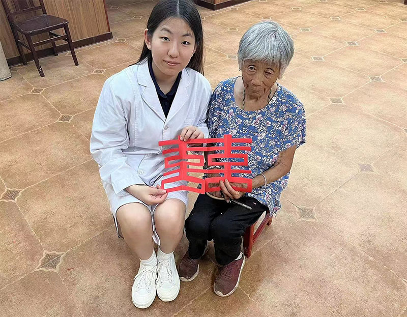 剪下百花開(kāi)，紙上春秋往