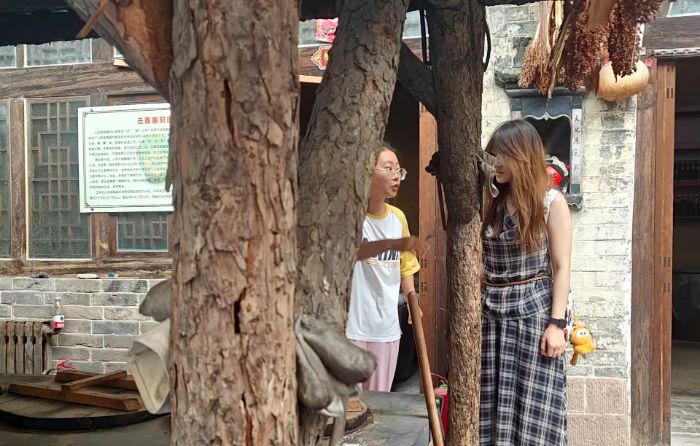 西南石油大學(xué)“晉脈鄉(xiāng)傳”實(shí)踐隊(duì)探訪磧口古鎮(zhèn)非遺技藝 數(shù)字化傳承晉商文