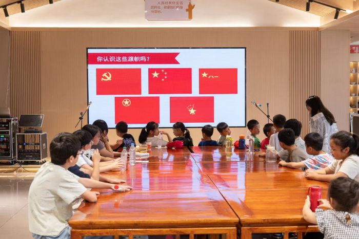 河海學(xué)子三下鄉(xiāng)：祖國(guó)旗幟在我心，紅色種子播童心——開展愛(ài)國(guó)思政教育實(shí)踐課