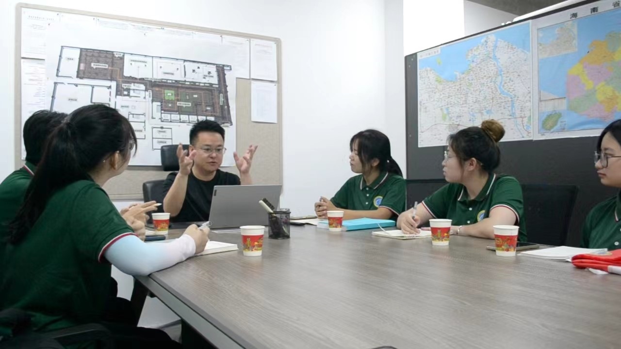 海經(jīng)貿(mào)學(xué)子探訪馬仲昌館長(zhǎng)：追溯歷史 蘇韻猶存