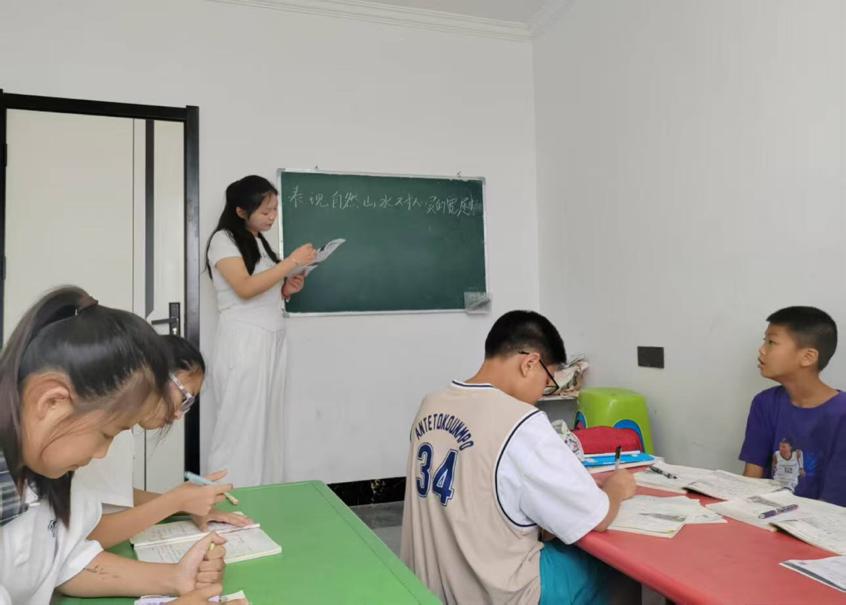 藝術(shù)賦能，溫暖相傳：筆墨點(diǎn)亮志愿新篇章