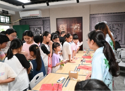 體育文化浸潤?quán)l(xiāng)土 趣味運動點亮童心