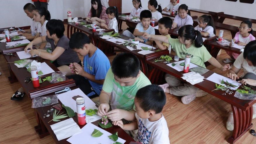 廣師大音院學子三下鄉(xiāng)：葉載湖韻入詩畫，泥捏甲骨鑄鄉(xiāng)情