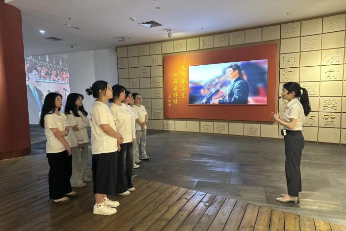 紅土育新苗，雙語(yǔ)傳薪火 ——龍巖學(xué)院外國(guó)語(yǔ)學(xué)院“紅土譯韻·薪火相傳”實(shí)踐隊(duì)紀(jì)實(shí)