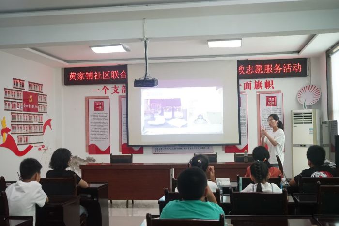 凈水傳知趣 授學助成長——河圖之“Mg”實踐團赴黃家鋪社區(qū)開展微生態(tài)賦