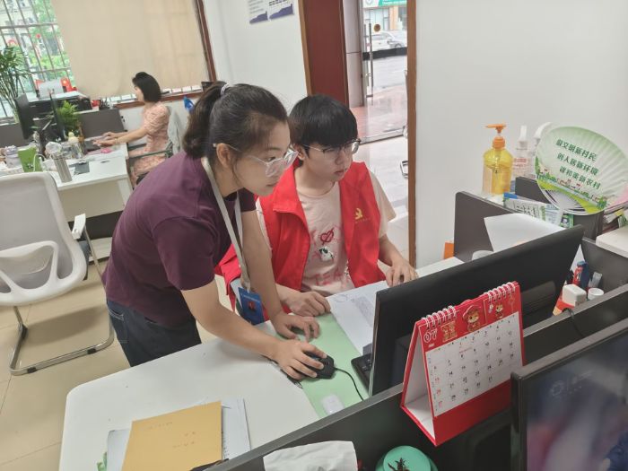 西南石油大學(xué)微光筑夢(mèng)實(shí)踐隊(duì)助力渭水社區(qū)建設(shè)