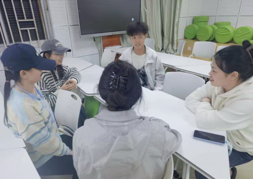 深學(xué)全會(huì)精神，力行教育使命 ——福建師范大學(xué)教育學(xué)院2023級(jí)教育技術(shù)學(xué)班團(tuán)支部舉辦“學(xué)習(xí)領(lǐng)會(huì)黨的二十屆四中全會(huì)精神”交流會(huì)