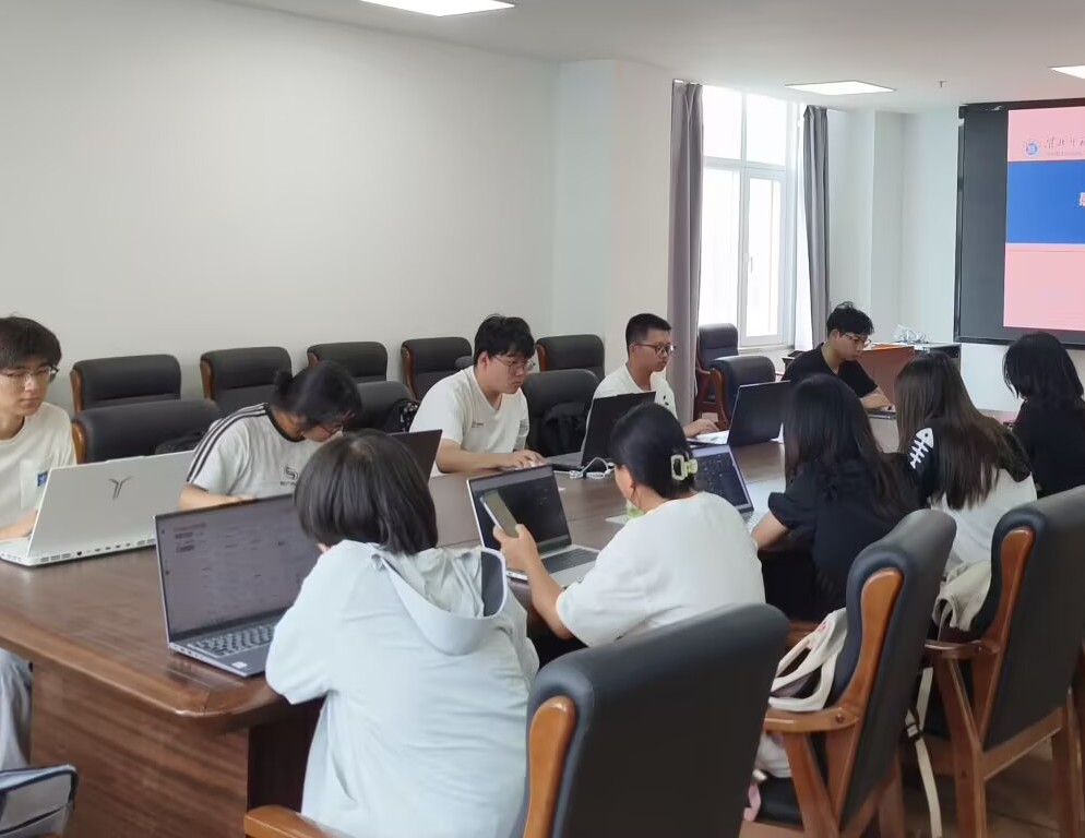 網(wǎng)絡(luò)安全興趣實(shí)踐小組開展“三下鄉(xiāng)”集訓(xùn)活動(dòng)