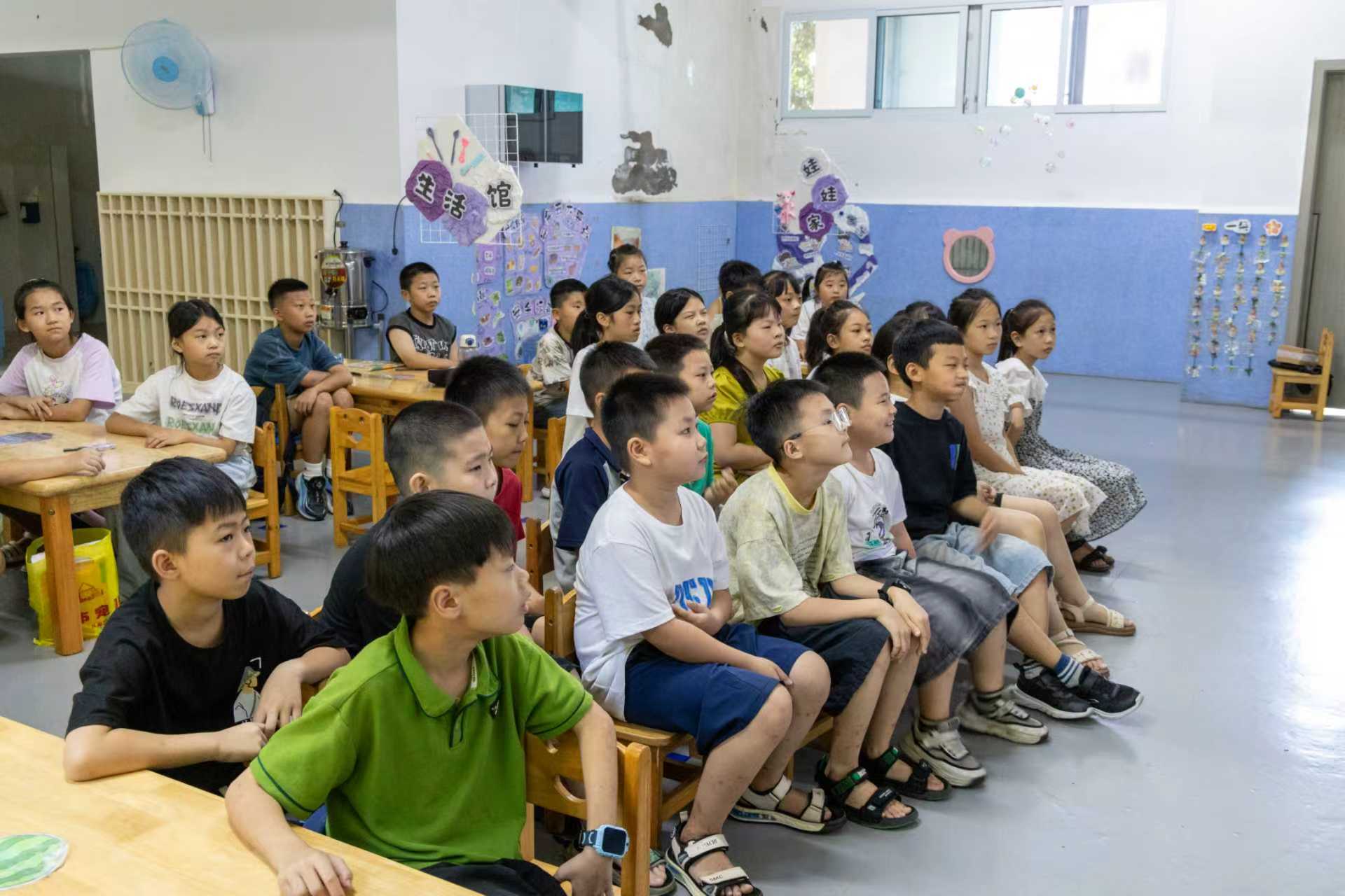 丹心育桃李，赤志照山河