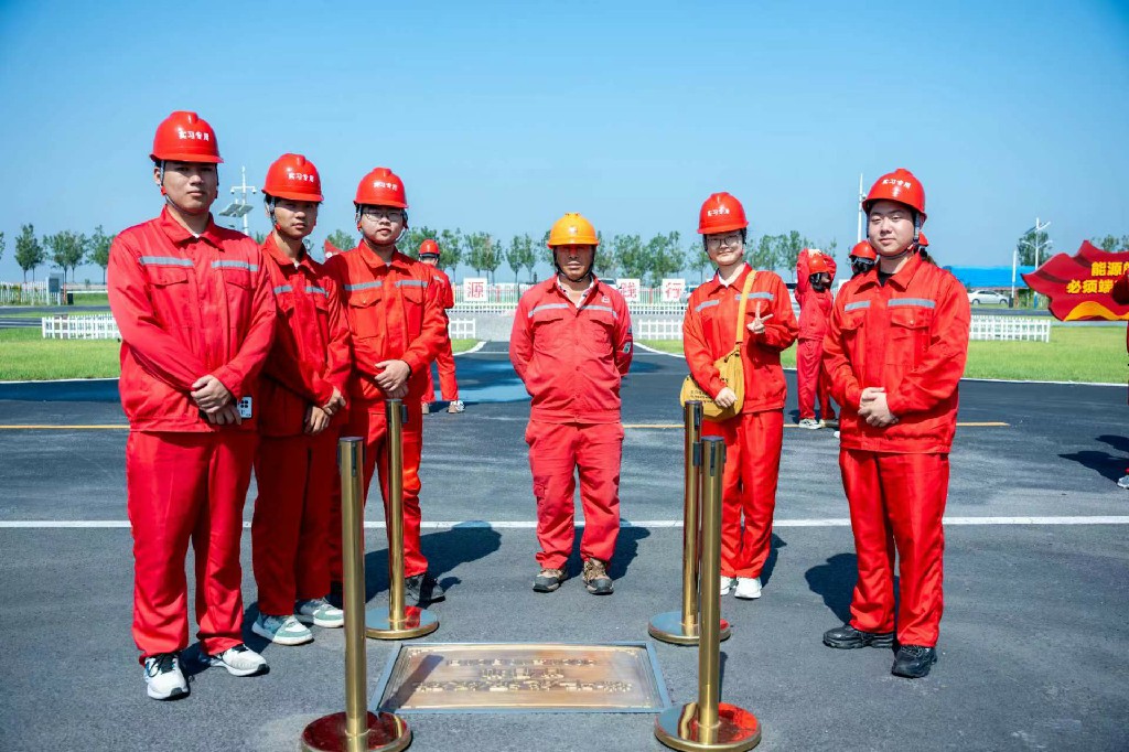 油然新思實(shí)踐隊(duì)追尋領(lǐng)袖足跡，探秘綠色科技前沿——實(shí)踐團(tuán)隊(duì)重走主席路