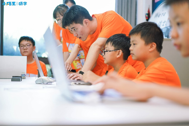 讓“科普甘露”催發(fā)更多“科學(xué)種子”——“科技助學(xué)，研學(xué)育才”烏鎮(zhèn)實踐