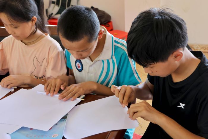 巧思紙橋承千鈞，力學(xué)筑夢興鄉(xiāng)村 ——“望山”青禾服務(wù)隊在白溪關(guān)村開展“巧思紙橋?力學(xué)筑夢”實踐活動