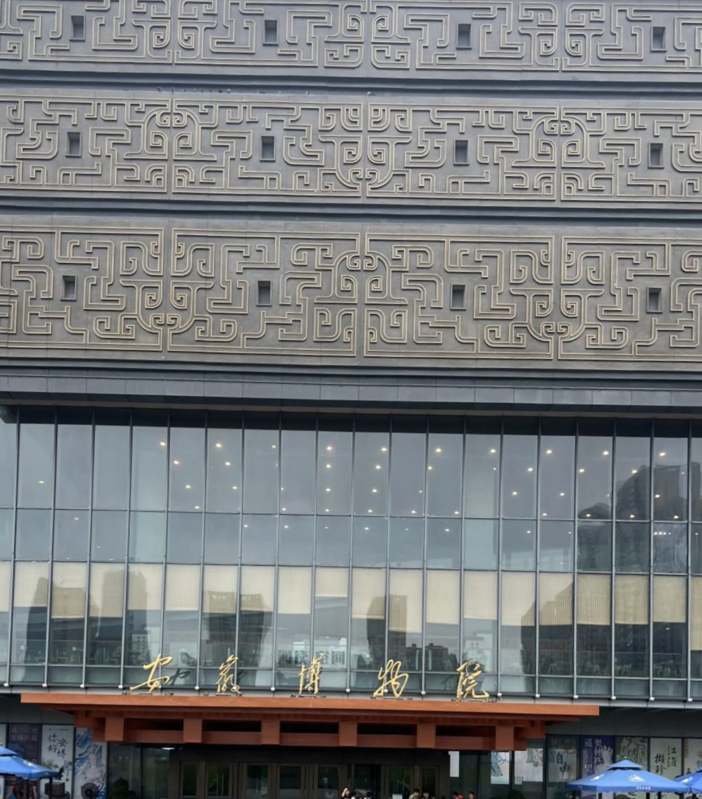 領(lǐng)略歷史風(fēng)華，感悟時(shí)代精神