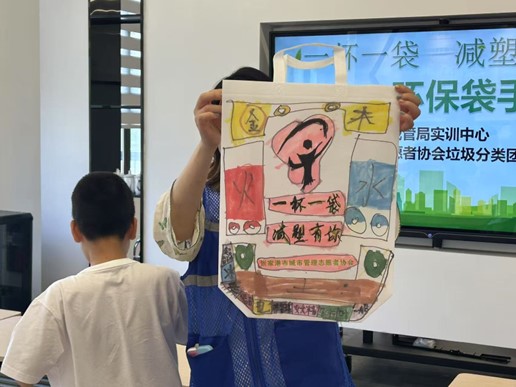 手繪環(huán)保袋，童心播綠種