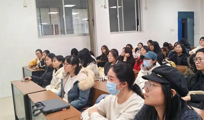 2023級(jí)會(huì)計(jì)一班開展“善行皓志，璞愿起航”主題班會(huì)