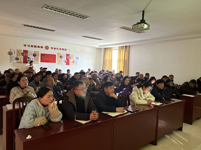 法治教育課堂生動開展 治安管理知識深入基層 ——九九八普法隊走進恩施市五峰山社區(qū)開展普法宣傳