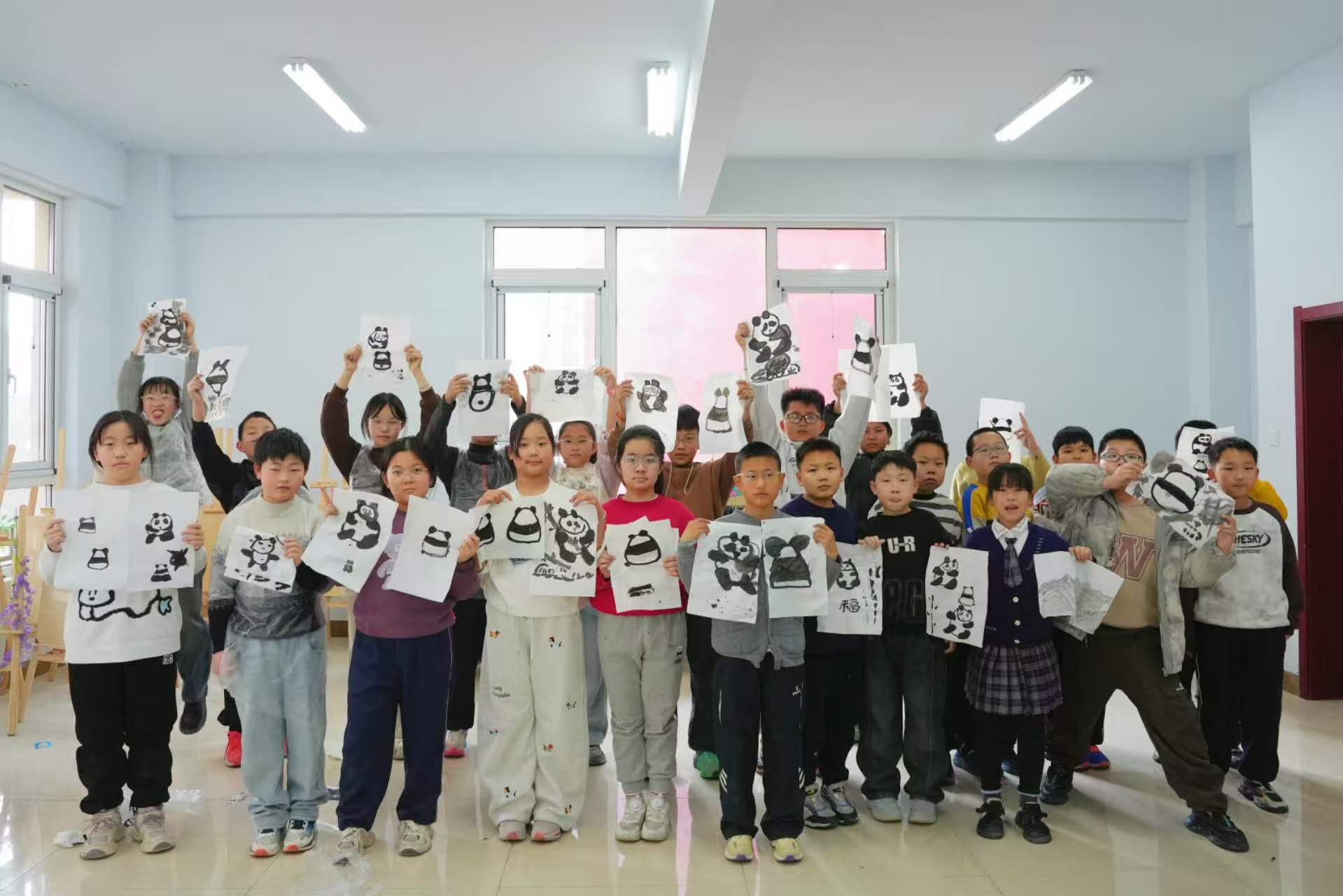 一紙丹青承雅韻青春支教潤(rùn)童心