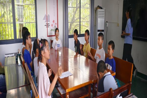 暑期社會實(shí)踐：武昌理工學(xué)院“青春筑夢”通城志愿服務(wù)隊(duì)開展彩繪石膏娃娃特色課程