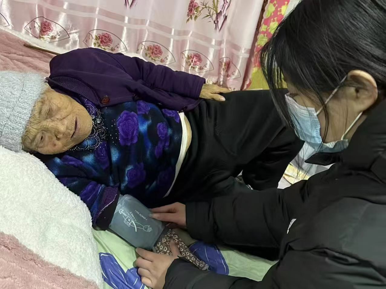 聊城大學醫(yī)學院“‘醫(yī)’愛之名，鄉(xiāng)健煥能”志愿服務隊助力鄉(xiāng)村健康行