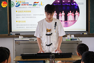 廣州新華學(xué)院藝路向汕社會(huì)實(shí)踐隊(duì)支教南澳行：南澳童心共唱。音樂(lè)夢(mèng)想啟航