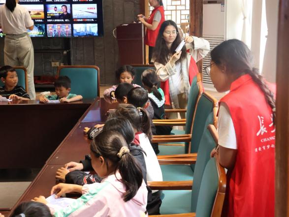 行走的思政課 | 長安大學赴貴州畢節(jié)“渭愛育夢赴黔川·攜手啊嘎助振興”暑期社會實踐隊——“勞”中悟美，“動”中長技