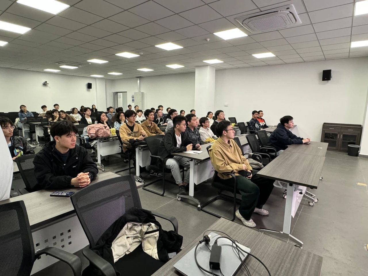 河海大學(xué)機器人工程本科生黨支部召開考研經(jīng)驗分享交流會