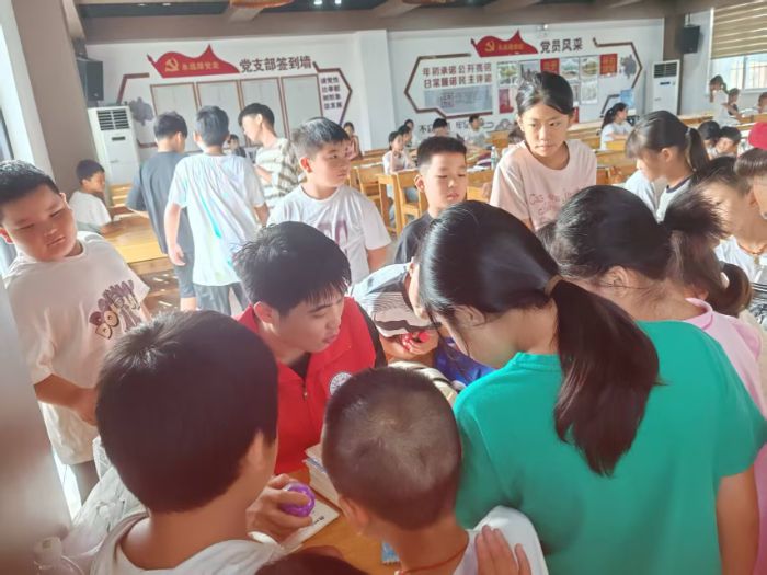 科技助力成長(zhǎng)，智慧點(diǎn)亮夢(mèng)想