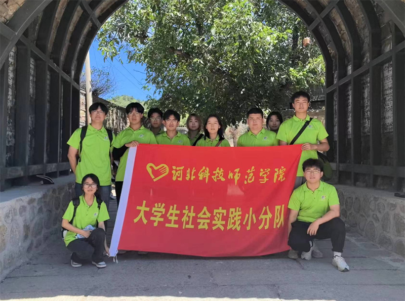 社會實踐青年行 ,“秦水長流”實踐團開展河流現(xiàn)場調(diào)研檢測活動