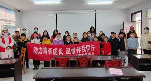 管理學(xué)院分團(tuán)委長莊村“心手相牽，相伴成長”主題活動