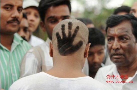 看來世間真的存在玄冥神掌呀！長姿勢(shì)了