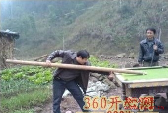 大哥用生命在表達(dá)對(duì)桌球的熱愛，你們看后是否懂得呢？