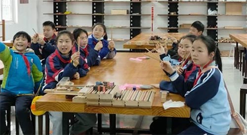 大手拉小手，啟迪科學(xué)夢”小學(xué)生進(jìn)大學(xué)校園活動