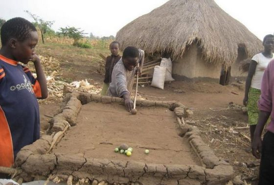 非洲學(xué)生的娛樂(lè)方式，的確有創(chuàng)意有個(gè)性