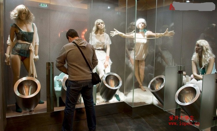 如此衛(wèi)生間，真是為男同胞們著想呀！