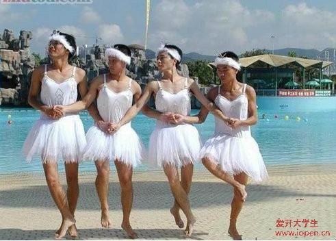 大學(xué)屌絲們的奇葩打扮